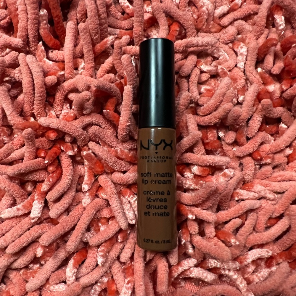 NYX PROFESSIONAL MAKEUP | Soft Matte Lip Cream Liquid Lipstick | Berlin